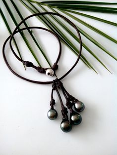 Necklace woman with a small cluster of Tahitian pearls, original and sober at the time, to wear on all occasions. 4 beautiful Tahitian pearls, dark gray, gray peacock category B (1) baroque shape, pear / drop beautiful luster (2) and beautiful orient (2) diameter between 0.35 and 0.39 inch / 9 and 10 mm, clasp : round silver bead 925 Length 17 inch /44 cm /if other tell me dark brown leather / other in option Each bead is unique, the pearl that will be sent is not necessarily the same as the pho Black Tahitian Pearls, Woman Necklace, Tahitian Black Pearls, Leather Roll, Tahitian Pearls, Shiny Things, Silver Bead