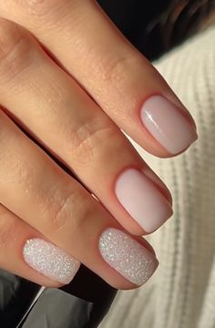 Blush Nails Wedding, Short Work Nails, Art Designs Ideas, Losing 40 Pounds, Glitter Gel Nails, Work Nails, Blush Nails, Cute Gel Nails, Short Acrylic Nails Designs