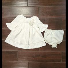 18m Laura Ashley London Exquisite Baby Lace Dress Featuring A White/Ivory Lace Background, 3/4 Quarter Length Flare Sleeves, 2 Rosettes On The Chest, 2 White Buttons In The Back, And Matching Bloomers. Nwts- Small Stain On Bloomers See Picture. (I Did Not Try To Treat Since The Item Was New With Tags) Easter, Spring, Summer, Church, Egg Hunt, Sunrise Service, Sunday School, Wedding, Party, Flower Girl, Special Occasion, Family Pictures, Winter, Christmas, Holiday Family Pictures Winter, Baby Lace Dress, Pictures Winter, School Wedding, London Kids, Baby Lace, Lace Bell Sleeve Dress, Lace Background, Laura Ashley Dress