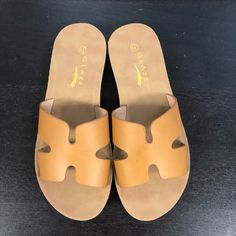 Brand New Perfect For This Summer Very Comfortable Sandals Good Materials Man Made Material Color : Camel Shoes Summer, Summer Sandals, Comfortable Sandals, Sandals Summer, Summer Shoes, Women's Shoes Sandals, This Summer, Camel, Shoes Sandals