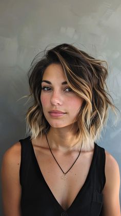 Bob Balayage Brunette, Long Bob Layers, Contrasting Highlights, Sunkissed Brunette, Long Layered Bob Hairstyles, Girl Hair Styles, Highlights Hairstyles, Long Layered Bob, Wavy Hairstyle