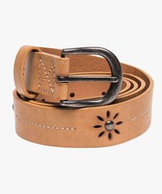 Ceinture avec fleurs perforées Marron clair Belt Buckles Men's, Belt Collection, Diy Leather Projects, Handmade Leather Belt, Womens Leather Belt, Buckles Fashion, Western Belt Buckles, Belt Design, Jairzinho