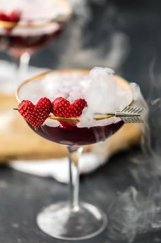 Best Mixed Drinks, Valentine Dinner, Valentines Day Dinner, Valentines Day Food, Martini Recipes, Love Potion, Valentines Day Treats