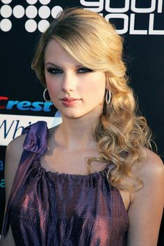 Oblong Face Hairstyles, Oblong Face Shape, Side Ponytails, Side Swept Hairstyles, Side Ponytail, Hair And Makeup Tips, Taylor Swift Hair, Latest Hairstyles, Stylish Hair