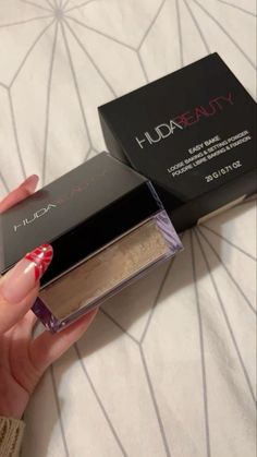 Setting Powder Aesthetic, Huda Beauty Powder, Makeup Order, Huda Beauty Makeup, Makeup List, Makeup Accesories, Makeup Aesthetic, Fancy Makeup, Makeup Needs