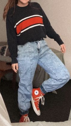 90s Fashion Sweaters, Converse Outfit 90s, 90s Outfit With Converse, Grunge Outfits With Red Converse, 90s Crewneck Outfit, 90s Joggers Outfit, What To Wear With Red Converse, 80s Converse Outfit, Outfits With Red Converse High Tops