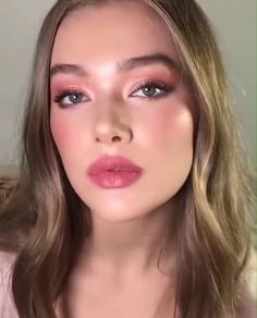 Spring Makeup Looks For Brown Eyes, Dermatologist Recommended Sunscreen, Oil Free Sunscreen, Spring Makeup Looks, Prom Makeup For Brown Eyes, Dessert Rose, Pale Skin Makeup, Full Coverage Makeup, Rose Makeup