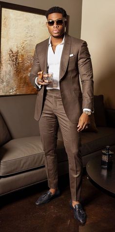 Formal Dress Photoshoot Men, Men’s New Years Eve Outfit Classy, Mens Elopement Attire, Men Brown Outfit, Mens Brown Suit, Suit Etiquette, Brown Groomsmen Suits, Black Mens Fashion Suits, Brown Suits For Men