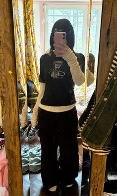 @radvxz on instagram ⋆.ೃ࿔*:･ #fitcheck Beatrice Laus, Beabadoobee Outfits, Converse Fits, Strong Woman Do Bong Soon, Future Style, December 24th, Fits Clothes, Too Cool For School, Winter Fits