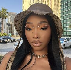 Kpop Makeup Black Women, Festival Makeup Black Women, Make Up For Black Women, Christmas Makeup Looks, Soft Glam Look, Pearl Makeup, Makeup Skills, Glitter Makeup Looks, Christmas Makeup Look