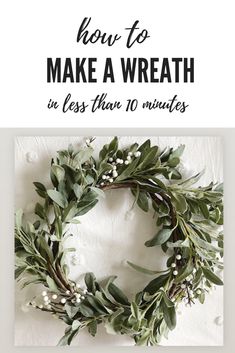 a wreath with the words how to make a wreath in less than 10 minutes on it