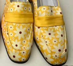 Yellow Loafers, Loafers Women, Yellow Shoes Women, Loafers Vintage Style, Pin up Loafers, Daisy Shoes, Chunky Heels Women, retro shoes Designed in California, Handmade to order from overseas. SIZE UP HALF A SIZE FOR BETTER FIT, say you are a size 7, please pick 7.5 I designed this yellow loafers for women who loves vintage style shoes and pin-up fashion. These delightful shoes feature a captivating yellow color with a cute daisy floral print, adding a touch of whimsy and nostalgia to any dress o Vintage Style Shoes, Modern Boutique, Womens Chunky Heels, Yellow Shoes, Retro Shoes, Pin Up Style, Women's Wardrobe, Loafers For Women, Classic Elegance