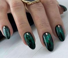 Trendy Green Nails, Emerald Nails, Green Acrylic Nails, December Nails, Green Nail Art, Modern Nails, Goth Nails