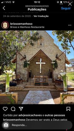 an image of a small church with a cross on the front and back side, in spanish