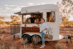 Mobile bar - converted horse float. Outback Australia Portable Bar Ideas, Converted Horse Trailer, Horse Box Conversion, Wet Bar Basement, Horse Float, Smoothie Shop