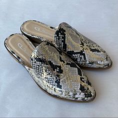 Nwb Cl By Laundry Freshest Snakeskin Print Beige/Gold Mule. Size 9.5 Beige Mules, Gold Mules, Tan Mules, Dress Mules, Heeled Mule, Striped Shoes, Black Mules, Fur Shoes, Heel Mules