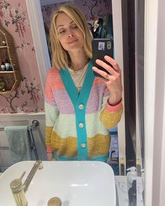 Fearne Cotton's gorgeous rainbow cardigan was inspired by pal Keith Lemon | HELLO! Bloom Wallpaper, Going For A Walk, Tie Dye Rainbow, Color Vibe, Runway Trends, Fashion Over 50