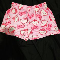 Hello Kitty Sleeping, Sleeping Shorts, Kitty Sleeping, Accessories To Buy, Cute Pajama Sets, Hello Kitty Pink, Sleep Shorts, Pajama Sets