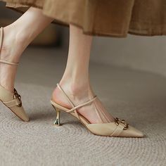 These nude kitten heels are the perfect addition to your wardrobe. With their square toe and slingback design. they are both stylish and comfortable. The patent leather gives them a sleek and polished look. while the gold chain adds a touch of glamour.Whether you're dressing up for a special occasion or just adding a touch of elegance to your everyday look. these shoes are sure to make you feel confident and beautiful. Upper: Cow Leather Lining: Leather Outsole: Rubber Toe: Square Toe Closure: S Natural Leather Sandals, Slingback Kitten Heels, Ankle Wrap Heels, Beautiful Heels, Zipper Heels, Winter Shoes For Women, Black Stilettos, Square Toe Heels, Wrap Heels