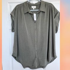 Nwt Lou & Grey Short Sleeve Green Collared Button Down Shirt Size Xl Super Soft Relaxed Fit Versatile Short Sleeve Tops With Button Closure, Versatile Green Button-up Top, Green Tops With Button Closure And Shirttail Hem, Grey Shirts Women, Gray Plaid Shirt, Oversized Button Down Shirt, Black Blouse Long Sleeve, Grey Blouse, Front Tie Shirt