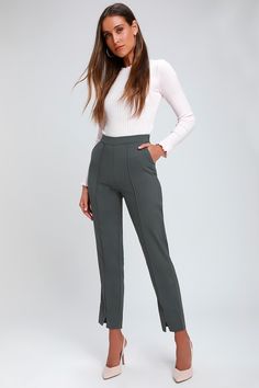 Lulus Exclusive! Show 'em who's a boss babe with the Lulus Aisha Charcoal Grey Trouser Pants! Woven fabric forms these high-waisted trousers with seamed detail that travels down the tapered legs, to notched hems. Diagonal front pockets. Hidden side zipper. Look Formal, Wear To Work Dress, Business Casual Outfits For Work, Summer Work Outfits, Stylish Work Outfits, Professional Attire, Interview Outfit, Casual Work Outfits