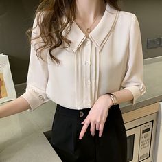 Dark Academia Women, Formal Shirt Design, Formal Tops, Women Blouses Fashion, Elegant Blouses, Womens Tops Summer, Western Dresses, Chiffon Blouse, Pan Collar