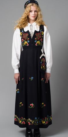 Black "Gudbrandsdalen festbunad" from Gudbrandsdalen, Oppland, Norway Norwegian Clothing, Folk Dresses, Folk Fashion, Wool Handmade, Historical Fashion