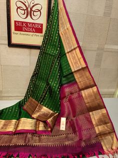 Indulge in the opulent elegance of pure Kanchipuram silk with this exquisite saree in a striking bottle green and magenta combination. Adorned with intricate detailing, including beautiful buttons and a sumptuously long and rich border, this saree exudes timeless sophistication. Whether it's a formal event, a wedding, Bottle Green Silk Saree, Benaras Sarees, Kanchivaram Saree, Bottle Green Saree, Tassels Blouse, Green Silk Saree, Normal Design, Kanchi Sarees