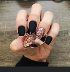 Short Nails New Years, Glitter Gel Nail Designs, Dip Ideas, Nail Effects, Awesome Nails, Dip Nails, Shellac Nails, Black Nail, Dip Powder Nails