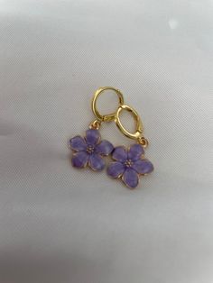 Gorgeous and dainty flower earrings that add a pop to any outfit! These huggie earrings are lightweight and comfortable to wear for long periods of time and are sure to generate compliments! Flower Earrings Aesthetic, Pretty Earring, Purple Gifts, Aesthetic Earrings, Preppy Jewelry, Lavender Flower, Jewelry Accessories Ideas, Purple Earrings, Columbia Sc