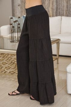 Elevate your style with these Italian-made palazzo pants. Made from fine 100% linen and designed with a tiered leg and elastic waist band, they are both elegant and comfortable. The fashionable, wide-leg silhouette will add stylish flair to your wardrobe. Thailand Clothes, Thailand Outfit, Palazzo Pants, Waist Band, Valencia, Army Green, How To Introduce Yourself, Elastic Waist, Thailand