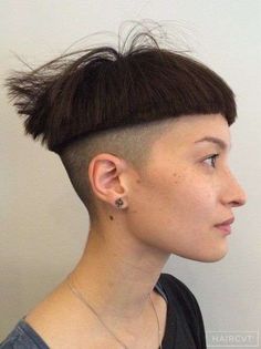 Decorating Pumpkins, Bowl Haircuts, Bowl Cut, Undercut Hairstyles, Girl Short Hair, Hair Reference, Shaved Hair, Hair Envy, Grunge Hair