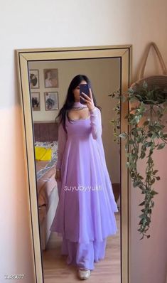 60 Kg Woman, Anarkali Aesthetic, Indian Long Dress, Latest Dress Designs, Long Anarkali Gown, Suits For Women Indian, Anarkali Designs, Desi Look