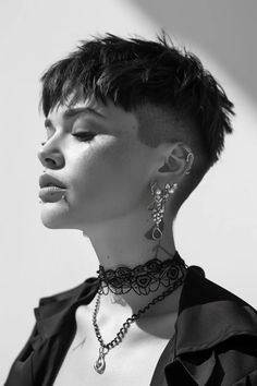 Have Shaved Hair Hairstyles, Woman Undercut Short Hair, Pixie Hair With Undercut, Undercut With Bangs Long, Short Hairstyles With Undercut, Short Pixie Hair Color Ideas, Undercut With Fringe, Pixie Haircut Black Hair, Tomboy Pixie Haircut