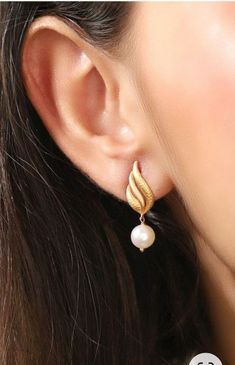 22k Gold Earrings Minimalist, Earrings For Mom Indian, Pearl Earrings Gold Indian, Small Ear Rings Gold, Antique Gold Earrings Simple, Dailywear Earrings Gold Indian, Gold Earrings For Women Indian, Dailyware Earrings Gold, Gold Earrings Designs New Model