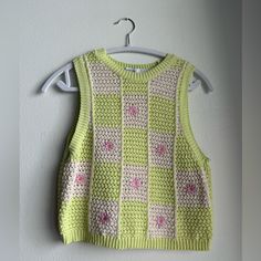 This Best Is Super Pretty And Perfect For The Summertime Or Spring! This Is Brand New And Has Never Been Worn Before. Trendy Yellow Patchwork Top, Flower Patchwork, Patchwork Vest, Flower Tops, Green Yellow, Knitwear, Womens Tops, Crop Tops, Brand New