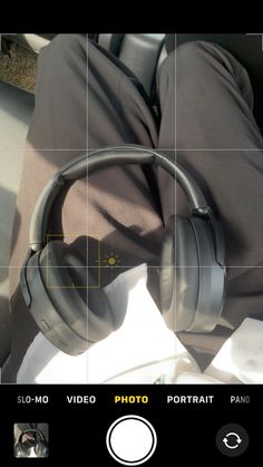 Boat Headphones Aesthetic, Headset Photography, Boat Headphones, Masc Outfits For Women, Bullet Pics, Headphone Decoration, 70s Fashion Men, Fashion Brenda, Boy Snaps Pic