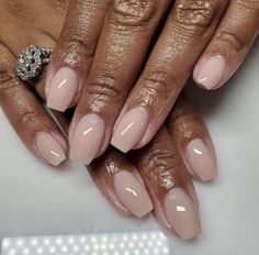 Soft Nail Colors For Dark Skin, Classy Nude Nails 2024, Nude Manicure Short Nails, Shorties Nails Squoval, Short Ballerina Shape Nails, Nude Classy Nails, Neutral Toe Nail Colors, Classy Work Nails, Short Claw Nails