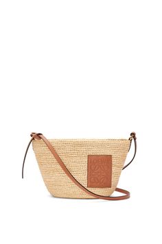 Slit Pochette bag in raffia and calfskin Natural/Tan - LOEWE Greece Packing, Denim Wallet, Large Wallet, Best Wallet, Natural Tan, Purse Accessories, Wallet Accessories, Mens Accessories Fashion