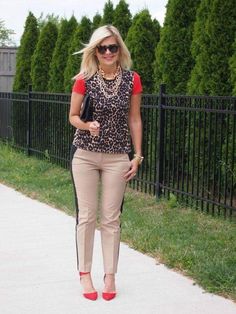 Outfit Zapatos Rojos, Stripes Blouse, Krystin Lee, Styling Clothes, Outfits Primavera, Necklace C, Business Attire Women, Curvy Style, Outfit Primavera