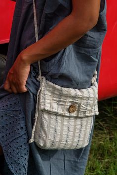 Vintage Crossbody Bag With Pockets, Vintage Rectangular Shoulder Bag With Pockets, Vintage Beige Bags With Pockets, Vintage Handmade Bucket Bag For Everyday, Artisan Everyday Hobo Shoulder Bag, Artisan Style Everyday Hobo Shoulder Bag, Everyday Vintage Handwoven Bag, Vintage Handwoven Everyday Bag, Handwoven Hobo Shoulder Bag For Everyday