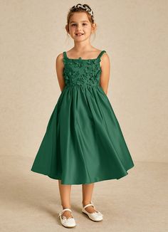 Your flower girl will look pretty like a princess in Midge, our floral tulle Ball-Gown dress. She features a lace bodice and straps adorned with 3D flowers. Satin Flower Girl Dresses, Tea Length Flower Girl Dress, Green Flower Girl Dresses, Tulle Ball Gown, Dress Flower, Gown Dress, Matte Satin, Ball Gown Dresses, 3d Flowers