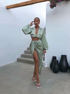 Summer Beach Vacation Outfits, Satin Two Piece Set, Midi Outfits, Satin Set, Party Kleidung, Long Skirts, Mode Inspo, Body Con Skirt, Fashion Seasons