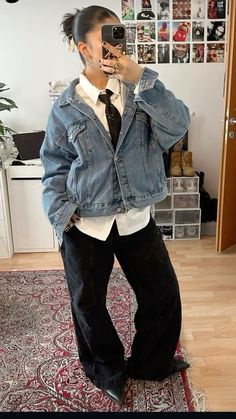 #inspo #outfit #fashion #style #clothes #ootd #summer #baggy #trendy Pakaian Hipster, Street Style Outfits Casual, Stile Hijab, Mode Hipster, Denim Jacket Outfit, Skandinavian Fashion, Populaire Outfits, Outfit Inspo Casual