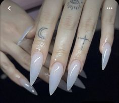 Clear To Black Nails, Pointy Clear Nails, Clear Sharp Nails, Super Pointy Nails, Goth Stelito Nails, Simple Stilleto Acrylic Nails, Smoky White Nails, Small Stelito Nails, Jelly Stilleto Nails