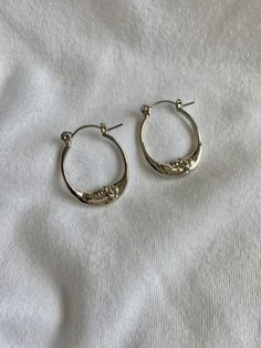 Details: Moon texture Metal Composition: Zinc Alloy Type: Hoop Earring Material: Metallic FIND US: www.instagram.com/bamba.tj Moon Hoop Earrings, Hoop Earrings Aesthetic, Moon Texture, Texture Metal, Earrings Moon, Grunge Jewelry, Nail Jewels, Moon Decor, Heart Drop Earrings