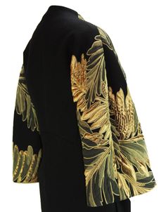 New GUCCI Runway Jacquard Wool Fern Motif Black Coat It. 40 - US 4/6 For Sale at 1stDibs | fern coat, size 40 italian in us, trf outerwear kimono Gucci Runway, Black Coat, Modest Fashion, Fern, Gucci, Wool, For Sale, Gold, Clothes