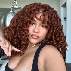 Dark Copper Hair Curly, Red Brown Curly Hair Natural, Red Curly Hair On Brown Skin, Curly Hair Color Ideas Red, Auburn Hair Pale Skin, Red Brown Curly Hair, Colored Curly Hair Ideas, Red Hair Morenas, Brown Red Copper Hair Color Curly