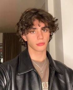 Light Brown Hair Boy, Light Perm Men, Medium Curly Hair Men, Curly Hair Boys, Light Brown Hair Men, Messy Hair Boy, Brown Hair Boy, Brown Wavy Hair