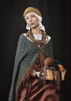 Moving Clothes, Ancient Dress, Folk Design, Medieval Costume, Period Costumes